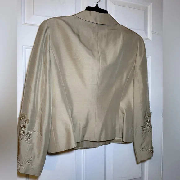 Talbots Pure Silk Embroidered Beads Beige Suit Sz 12 Petite Skirt Blazer Floral - Picture 13 of 14